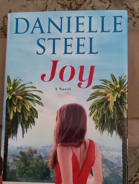 Danielle Steel Joy - Blue & Red Hardcover Novel